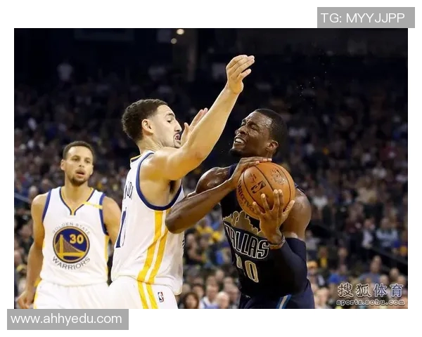 2012年勇士与小牛第三场激战回顾：精彩瞬间与关键时刻分析