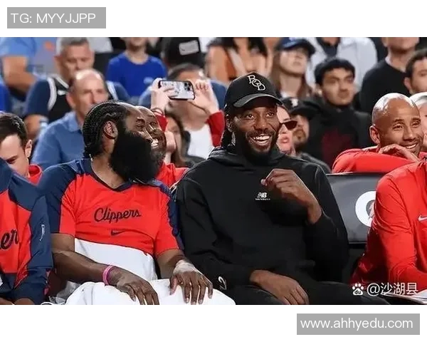 快船与勇士激战正酣精彩对决全场回顾与精彩瞬间分析