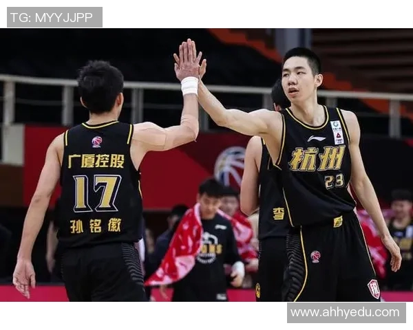 朱俊龙:从青涩少年到篮球新星的成长之路与奋斗故事 朱俊龙:从青涩少年到篮球新星的成长之路与奋斗故事