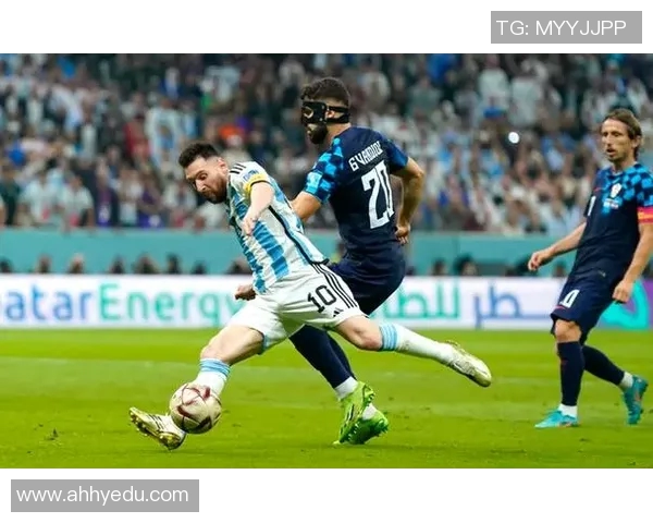 泰国足球对决越南队激战在即球迷期待精彩瞬间与胜负悬念