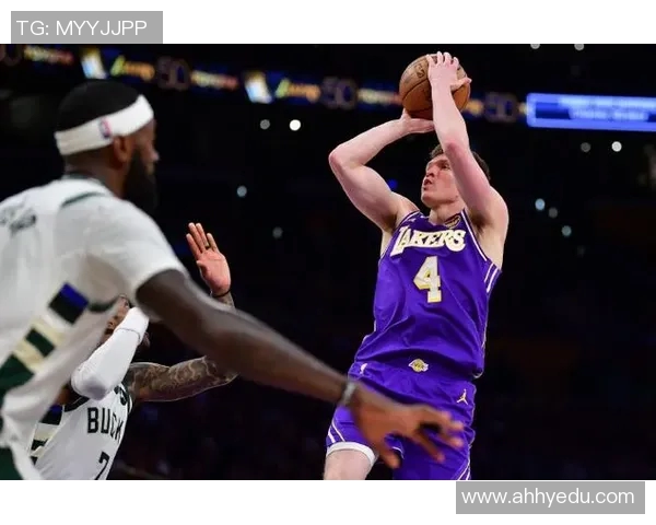 湖人对阵雄鹿比赛分析及大小分预测，谁能掌控比赛节奏与得分