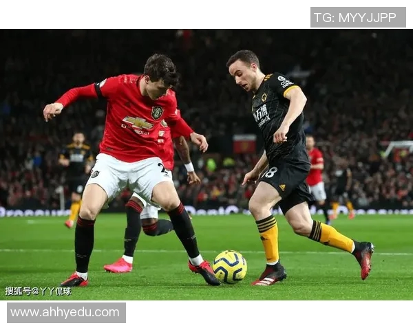 狼队与曼联激战在即双方阵容与战术分析引发球迷热议