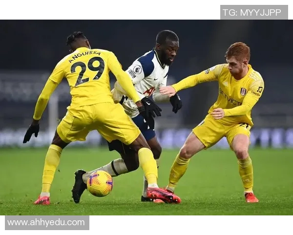 巴黎与伊斯坦布尔对决结果揭晓精彩瞬间回顾与分析