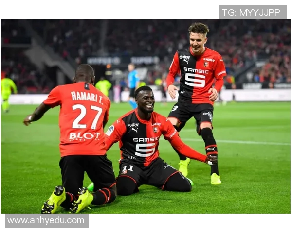 斯特拉斯与第队的精彩对决分析及赛季表现展望 斯特拉斯与第队的精彩对决分析及赛季表现展望