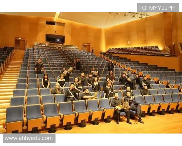 李安：从东方到西方的电影大师之路与文化交融的探索之旅